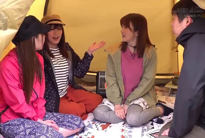 Chuyện lạ đời, chồng yêu thay vợ đi cắm trại với mấy cô bạn của vợ yêu ở khu phố…