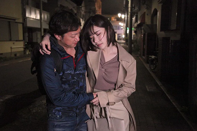 đưa đồng nghiệp nữ làm chung công ty nhậu say xỉn vì cãi nhau với anh xã về nhà