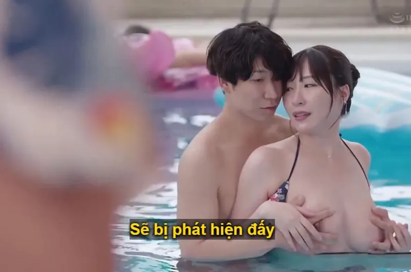 đi đi chơi kỷ niệm ngày cưới, ông chồng bỏ cô vợ một mình vì bận công việc và cái kết